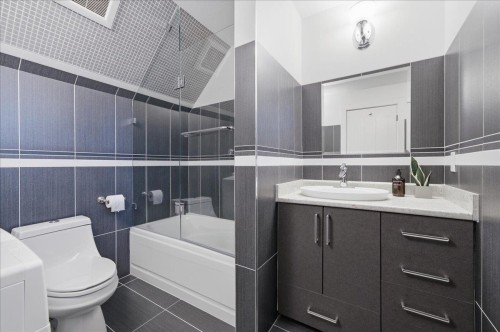 6733 Vivian Street, Vancouver, BC 
