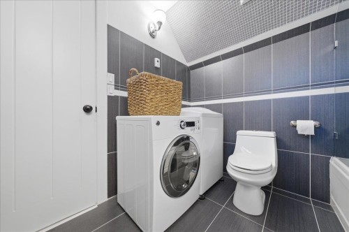 6733 Vivian Street, Vancouver, BC 