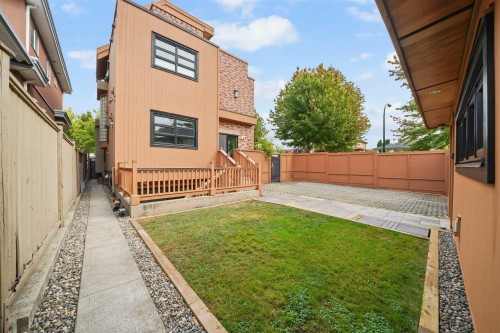 6733 Vivian Street, Vancouver, BC 