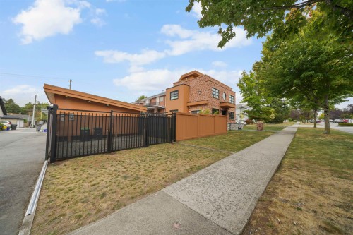 6733 Vivian Street, Vancouver, BC 