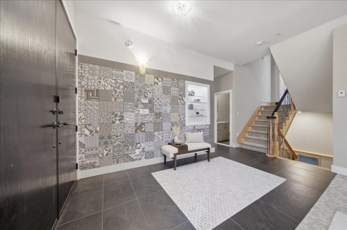 6733 Vivian Street, Vancouver, BC 