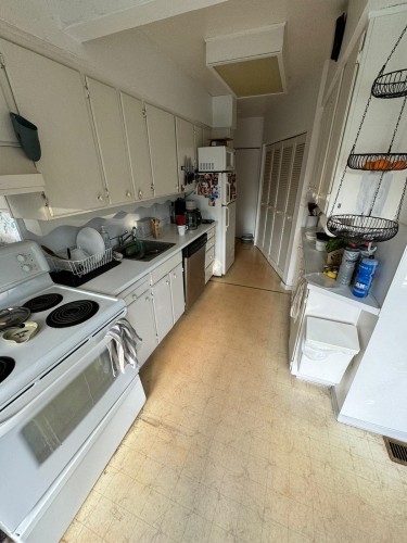 7244 Granville Street, Vancouver, BC 