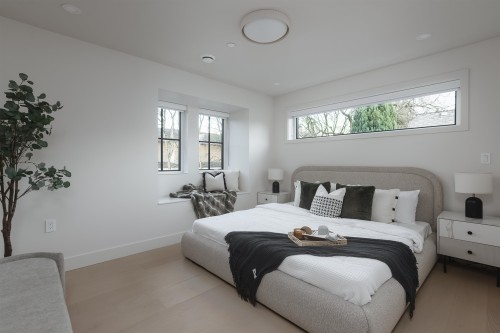 2136 10Th Avenue E, Vancouver, BC 