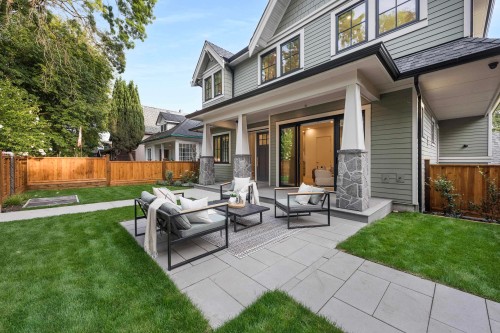 2136 10Th Avenue E, Vancouver, BC 