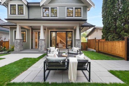 2136 10Th Avenue E, Vancouver, BC 