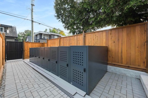 2136 10Th Avenue E, Vancouver, BC 