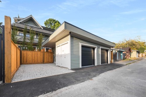 2136 10Th Avenue E, Vancouver, BC 