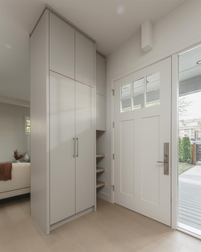 2136 10Th Avenue E, Vancouver, BC 