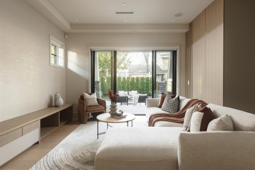 2136 10Th Avenue E, Vancouver, BC 