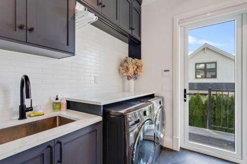 345 20Th Street E, North Vancouver, BC 