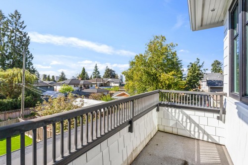 345 20Th Street E, North Vancouver, BC 