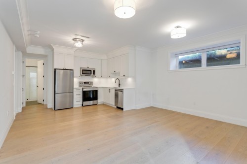 345 20Th Street E, North Vancouver, BC 