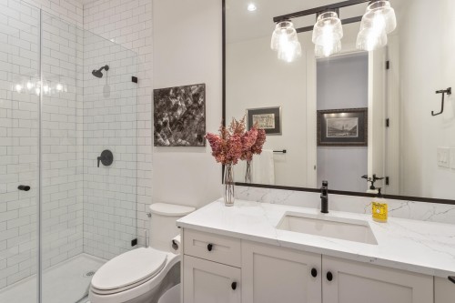 345 20Th Street E, North Vancouver, BC 