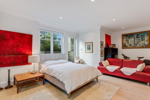 345 20Th Street E, North Vancouver, BC 