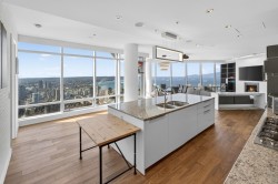 5004-1128 Georgia Street W Vancouver, BC V6E 4V2