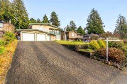 317 Gloucester Court  Coquitlam, BC V3K 5S6