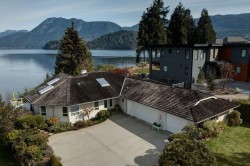 6484 Gale Avenue N Sechelt, BC V7Z 0L1