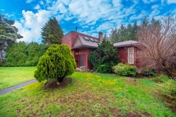 5734 Eglinton Street  Burnaby, BC V5G 2B6