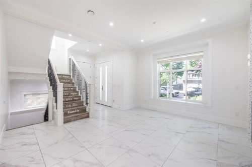 172 Ontario Place, Vancouver, BC 