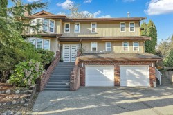 2220 Windwood Place  Burnaby, BC V5A 4E9
