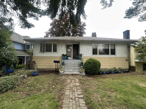 313 13Th Street E, North Vancouver, BC 