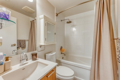 302-1182 16Th Street W, North Vancouver, BC 
