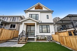 3156-2 8th Avenue E Vancouver, BC V5M 1X6