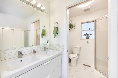 50 37Th Avenue E, Vancouver, BC 