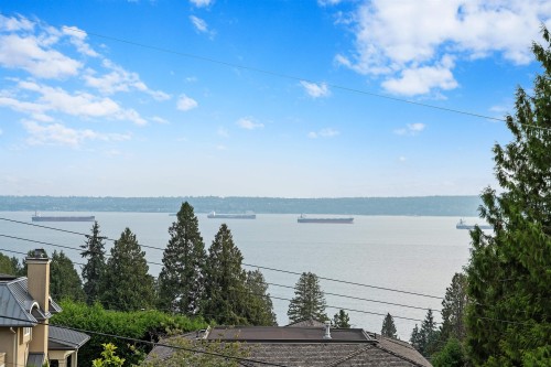 2643 Nelson Avenue, West Vancouver, BC 