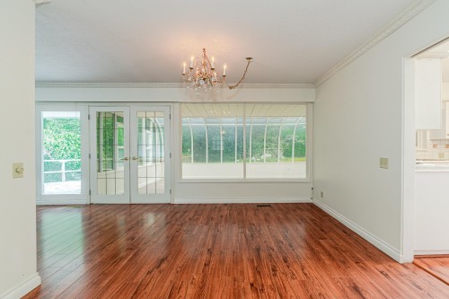 5725 Cranley Drive, West Vancouver, BC 