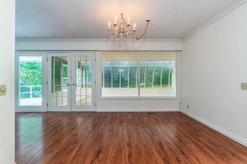 5725 Cranley Drive, West Vancouver, BC 