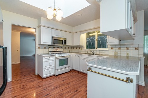 5725 Cranley Drive, West Vancouver, BC 