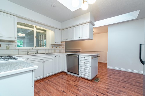 5725 Cranley Drive, West Vancouver, BC 