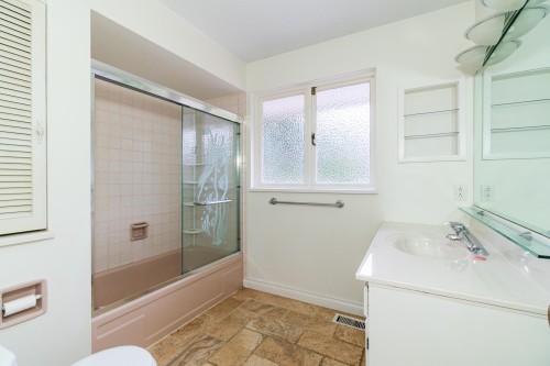 5725 Cranley Drive, West Vancouver, BC 