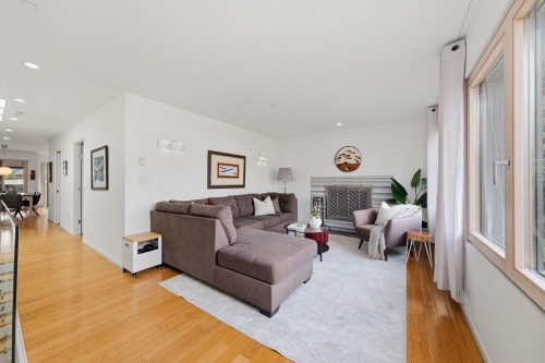 128 12Th Avenue W, Vancouver, BC 