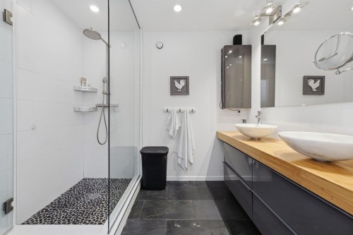 128 12Th Avenue W, Vancouver, BC 