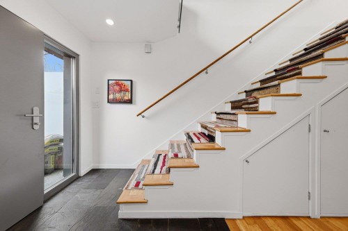 128 12Th Avenue W, Vancouver, BC 