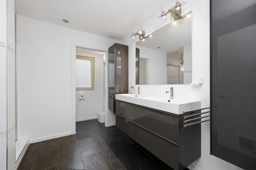 128 12Th Avenue W, Vancouver, BC 