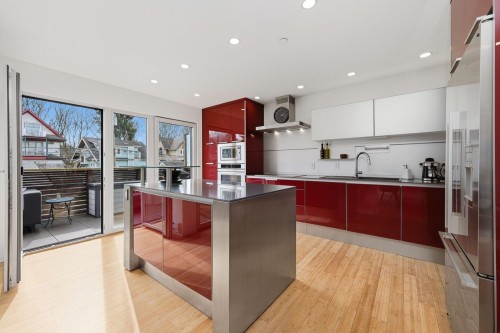 128 12Th Avenue W, Vancouver, BC 