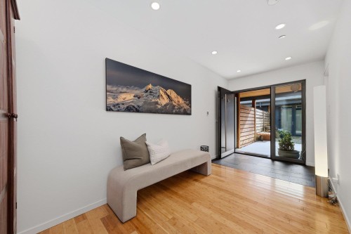 128 12Th Avenue W, Vancouver, BC 