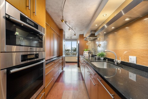 601-6622 Southoaks Crescent, Burnaby, BC 
