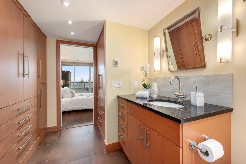 601-6622 Southoaks Crescent, Burnaby, BC 
