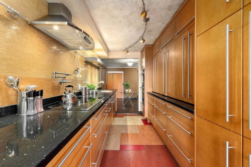 601-6622 Southoaks Crescent, Burnaby, BC 