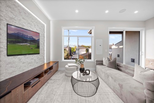 2455 10Th Avenue W, Vancouver, BC 