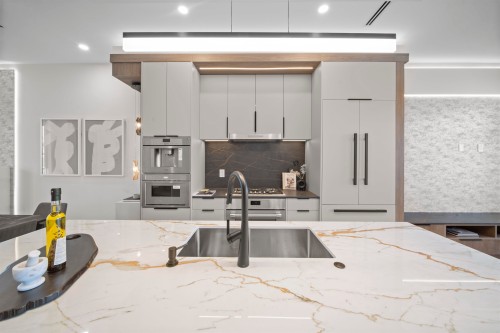 2455 10Th Avenue W, Vancouver, BC 