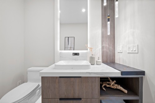 2455 10Th Avenue W, Vancouver, BC 