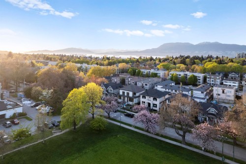 2455 10Th Avenue W, Vancouver, BC 