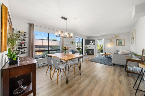 206-935 16th Street W North Vancouver, BC V7P 1R2