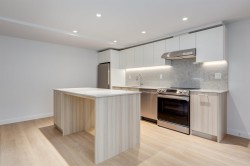 104-126 21st St E Street  North Vancouver, BC V7L 0J2