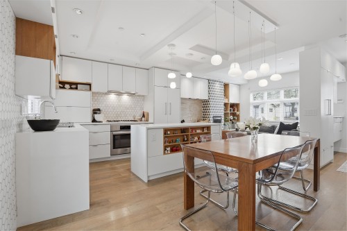 73 27Th Avenue E, Vancouver, BC 